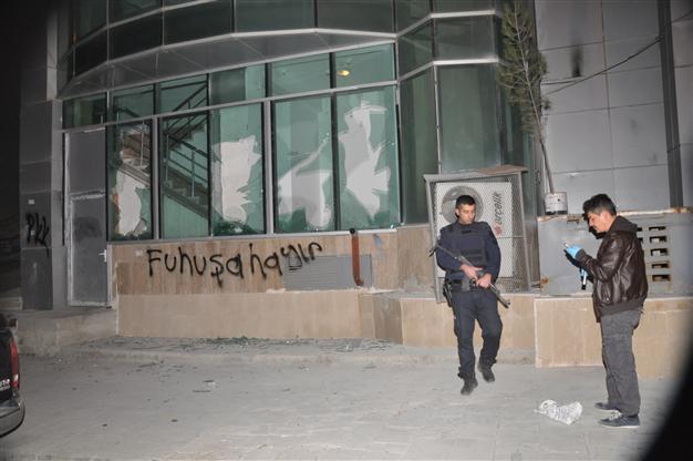 Protesters throw Molotovs at Hakkari University over prostitution investigation