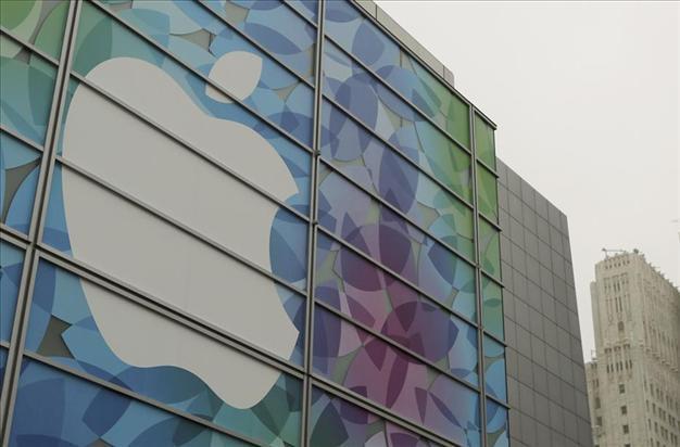 Apple wants $380 mln in patent trial with Samsung