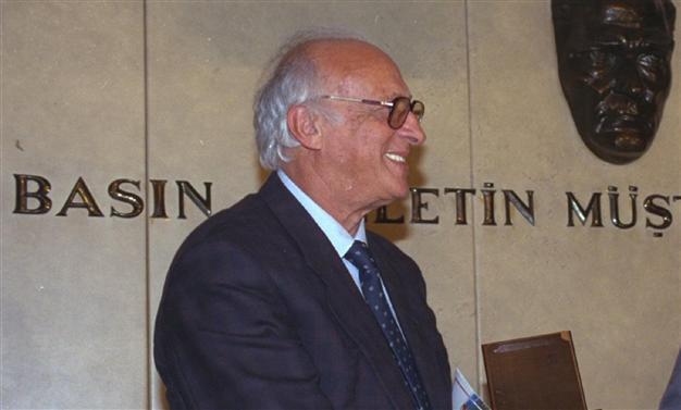 Turkish football mourns death of master pundit Doğan Koloğlu