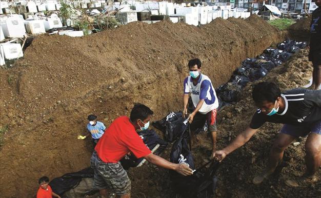 Philippines begins mass burial as survivors beg
