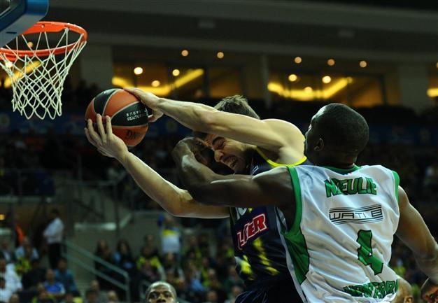 Fenerbahçe Ülker eases past Nanterre to remain unbeaten in Euroleague