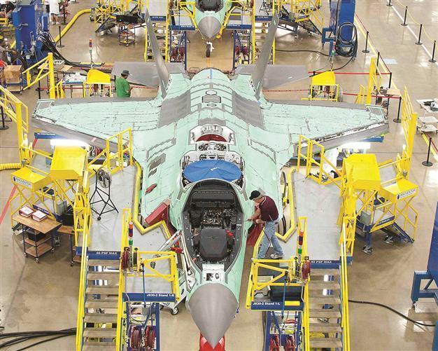 US Lockheed Martin to cut 4,000 jobs as spending falls