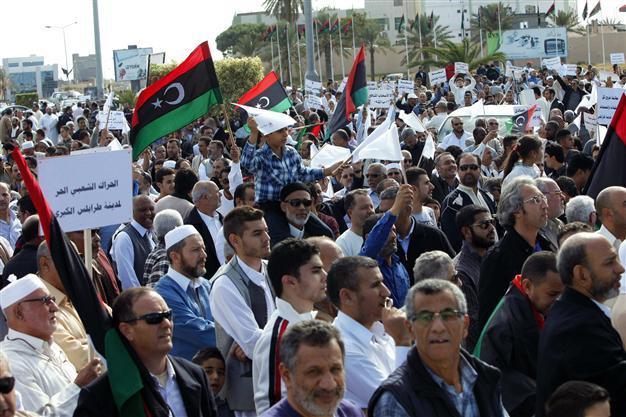 New clashes in Libyas Tripoli as toll tops 40
