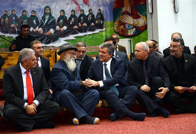 President Gül visits cemevi in gesture to Alevi community in Erzincan