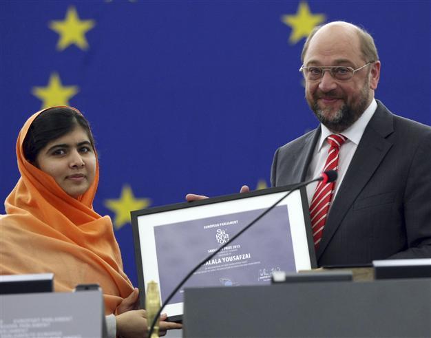 Pakistans Malala Yousafzai receives EU Sakharov rights prize