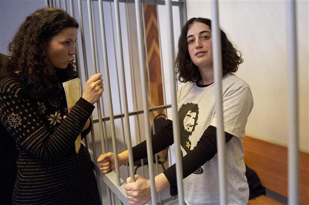 Davutoğlu appeals to Lavrov for release of Greenpeace activist Gizem Akhan