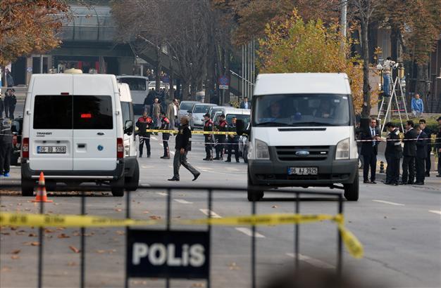 Suspected attacker captured in front of Prime Ministry building in Ankara