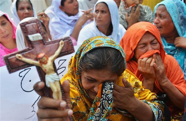 Pakistani Christians protest over bloody church bombing