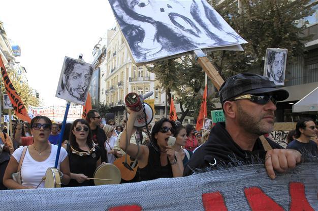 Greece and lenders await budget surplus