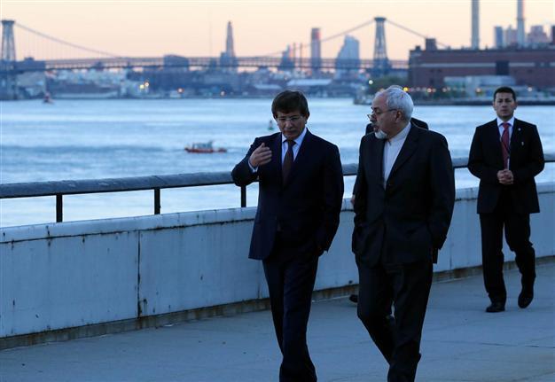 Turkish FM Davutoğlu discusses regional issues with Iranian counterpart