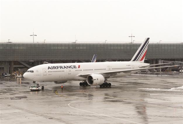 Air France-KLM defers choice on help for Alitalia