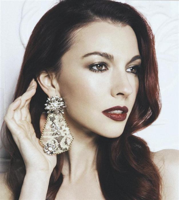 Chrysta Bell on Babylon stage