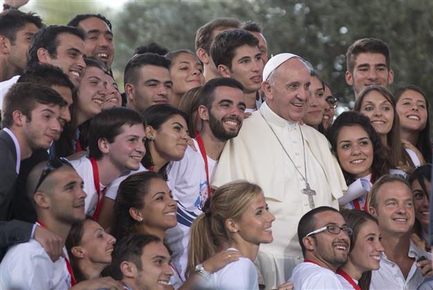 Pope defends immigrant rights, denounces slave labour