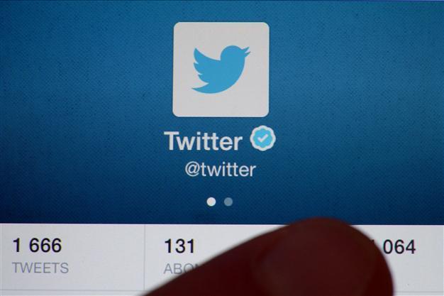 Venezuela asks Twitter to block accounts posting dollar rate