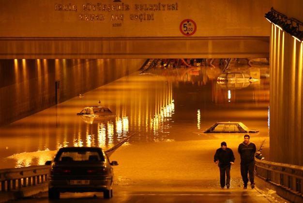 Turkeys İzmir tries to heal after floods