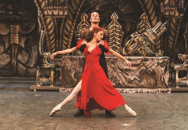 Count Dracula comes back to life on Ankara stage