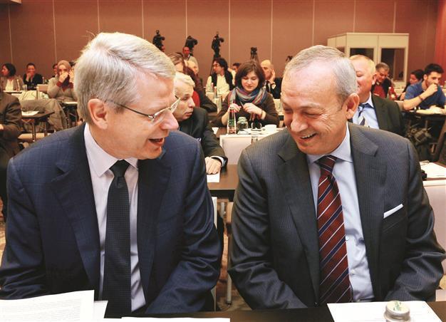 Turkeys top boss urges government not to hinder charter