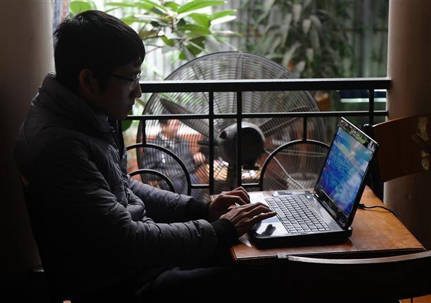 Vietnam to fine people for critical Facebook posts