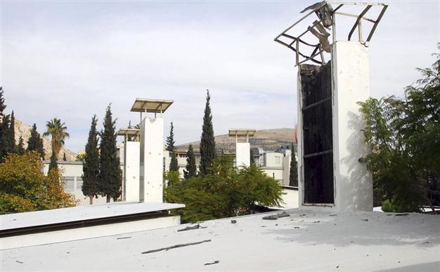 Children escape as mortar hits French school in Damascus
