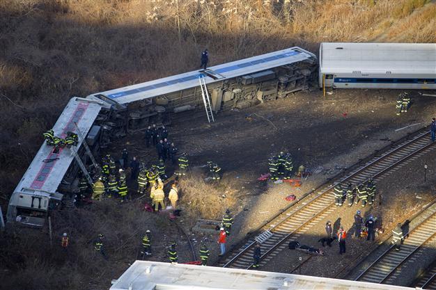 Passenger train derails in New York train, leaving at least four dead