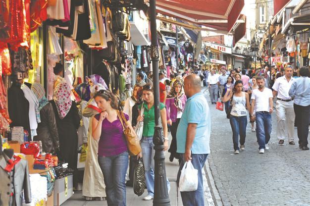 Turkish economy grows above forecasts, hopes rise for 4 pct target