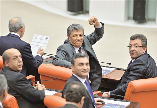 Turkish Parliament greets Balbay, awaiting other jailed MPs