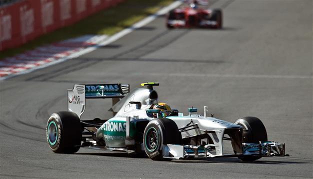 Hamilton sets pace, Kimi escapes crash in Korean GP practices