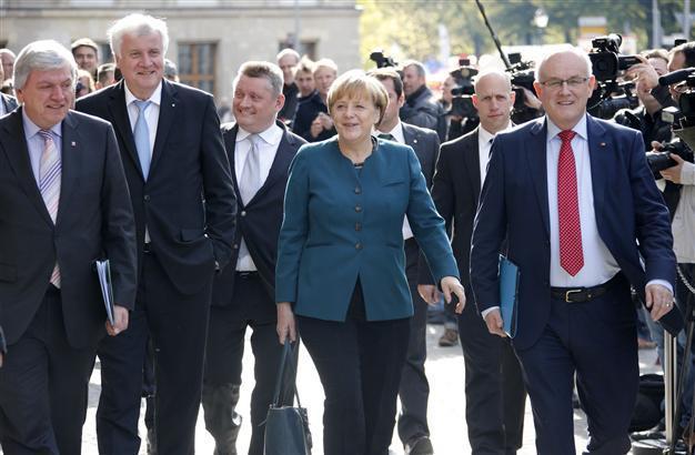 Germanys Merkel to start tricky coalition talks with SPD