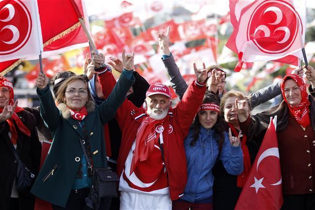 Nationalist party leader slams democratization package with massive chant of students oath