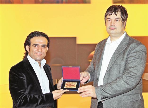 Hürriyet web coordinator receives human rights award for editorial approach