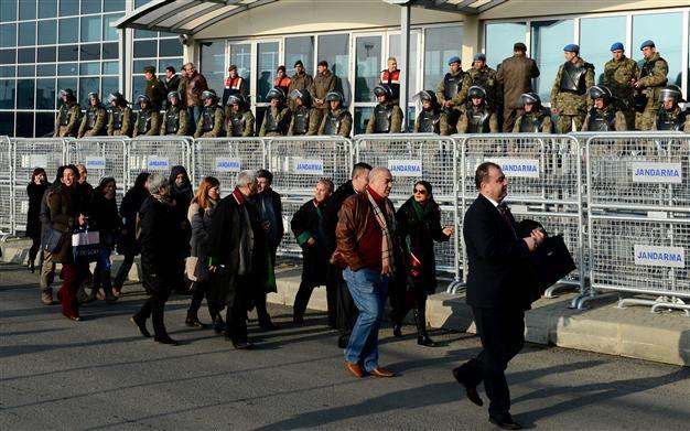 Around 500 lawyers gather in Silivri for trial of their colleagues