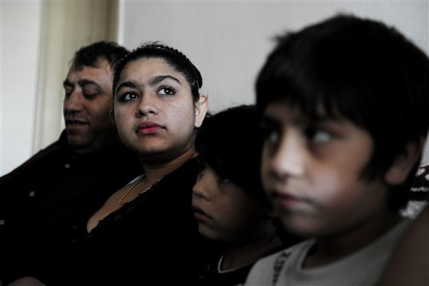 Hollande under fire for emotional response to Roma girl