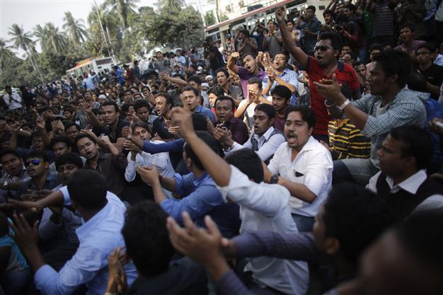 Bangladesh halts execution of opposition leader