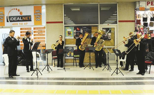 Symphonic concerts in İzmir subway station