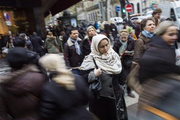 French veil ban on trial in new challenge