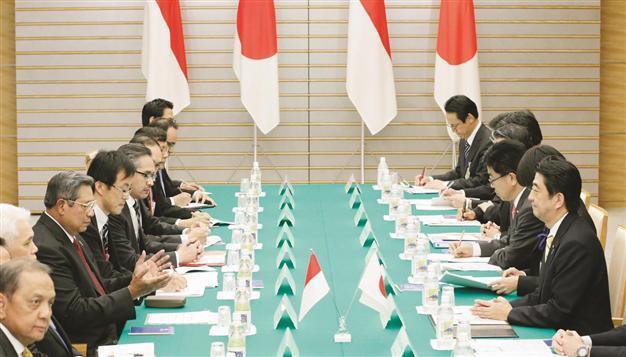 Japan in currency contracts with three Asian countries