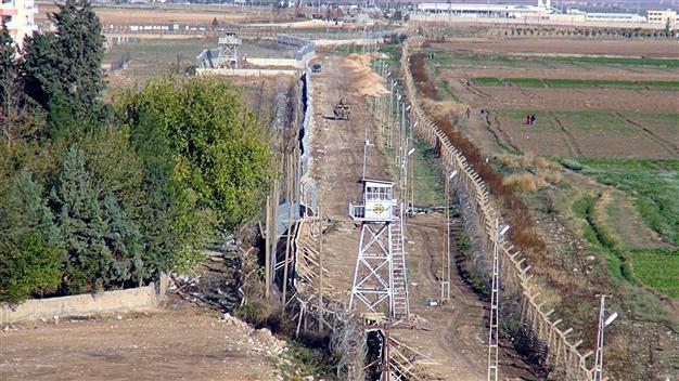 Turkish army blocks nearly 900 illegal migrants from Syria in one week