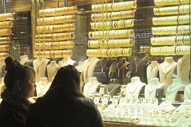 Gold value facing annual decrease