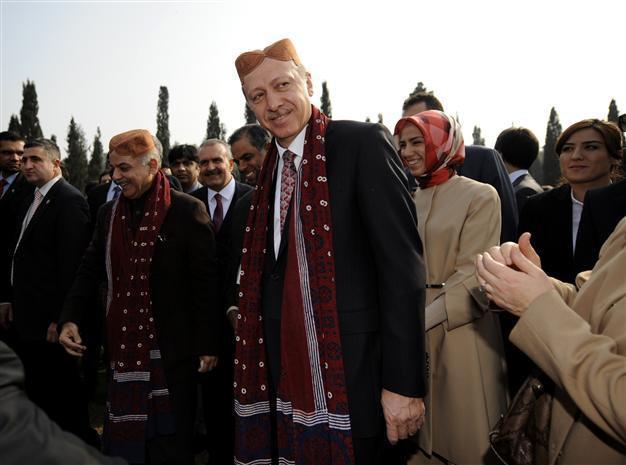 Pakistan welcomes Turkish PM Erdoğan with cultural show