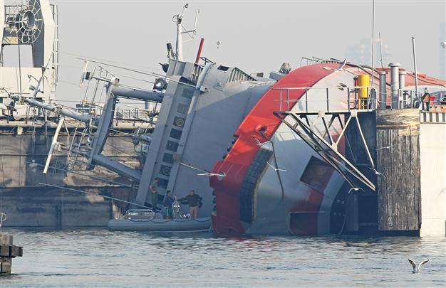 10 killed as Tugboat capsizes in yard in Turkey