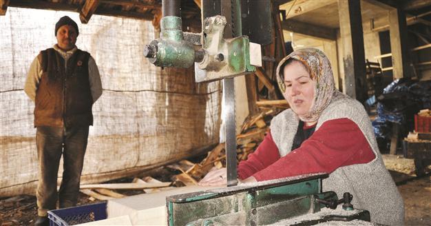 Women in northwestern Turkey sweating to earn living in carpentry