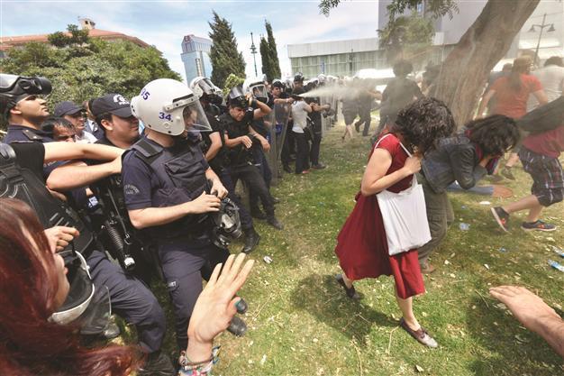 From Gezi to Kurdish peace bid, 2013 a year of turbulence for Turkey