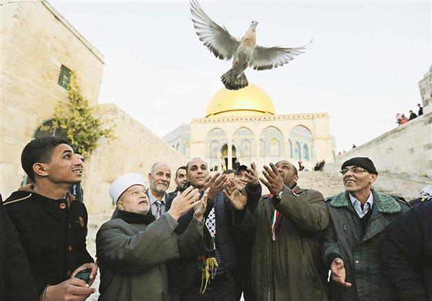Israelis, Palestinians ‘back two-state’