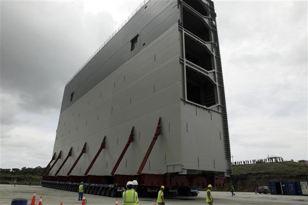 Consortium threatens to stop Panama Canal expansion