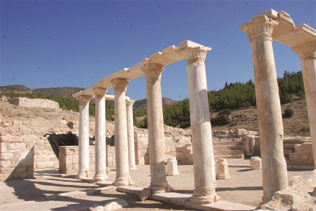 Church columns restored at Hierapolis ancient city