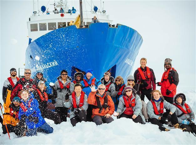 Poor visibility halts rescue of ship frozen in Antarctic
