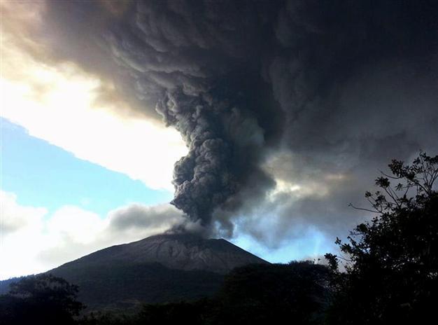 Thousands evacuated as El Salvador volcano spews ashes