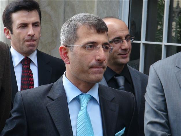 Prosecutor of second graft probe denies claims of leaking information to media