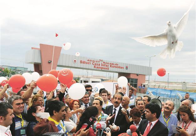 Turkeys opposition calls for retrial of coup cases