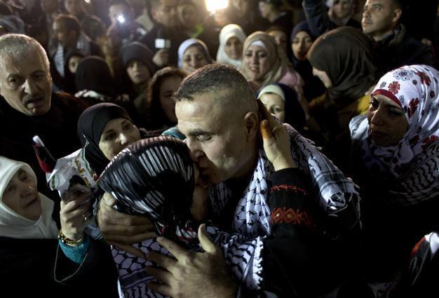 Israel releases 26 Palestinian prisoners as US top diplomat heads back to region